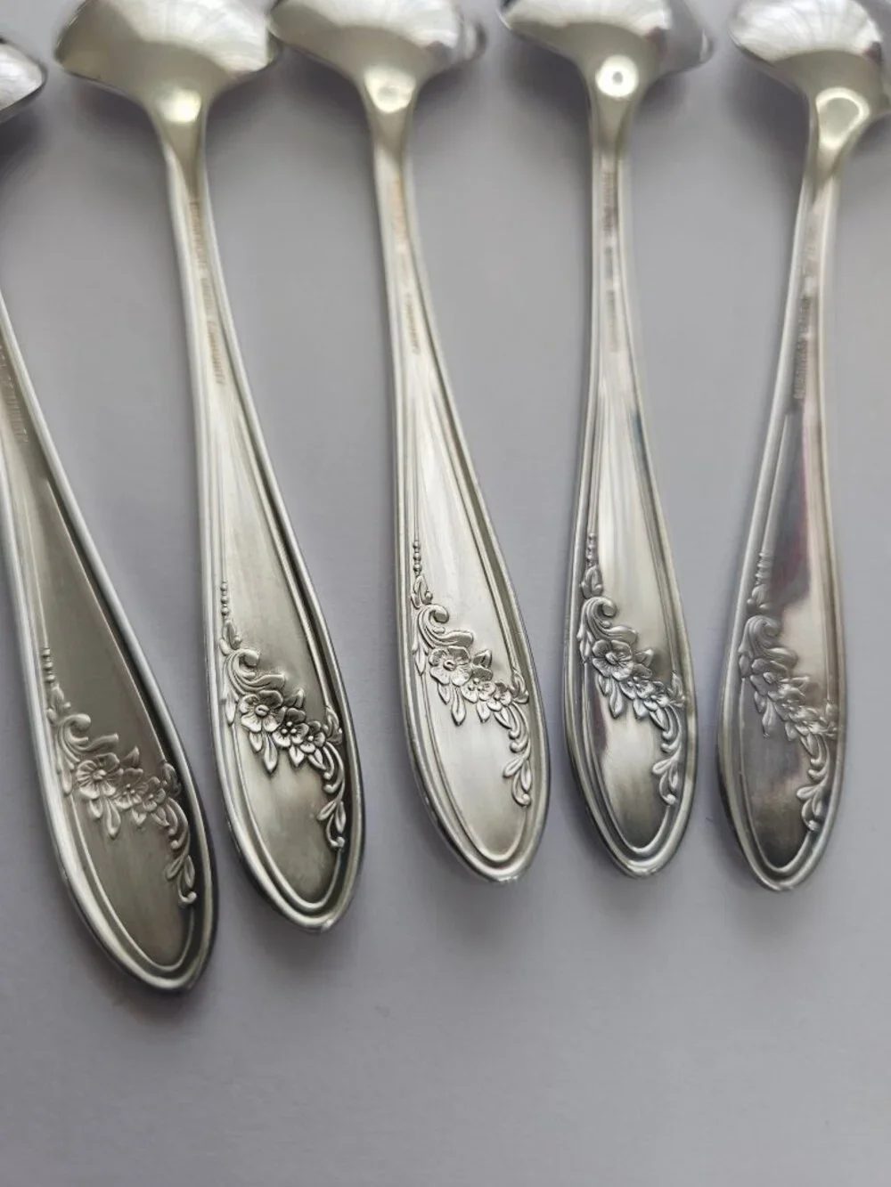 5 Oneida Queen Bess II Teaspoon 6